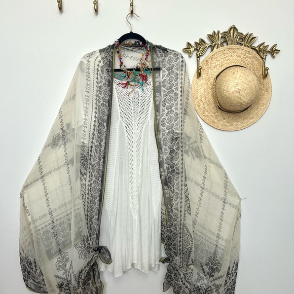 Gorgeous boho Charcoal/grey motifs on an ivory base Shawl/Scarf - Picture 3 of 6